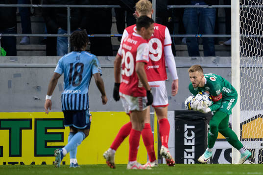 Djurgårdens Felix Vá och Kalmars målvakt Ricardo