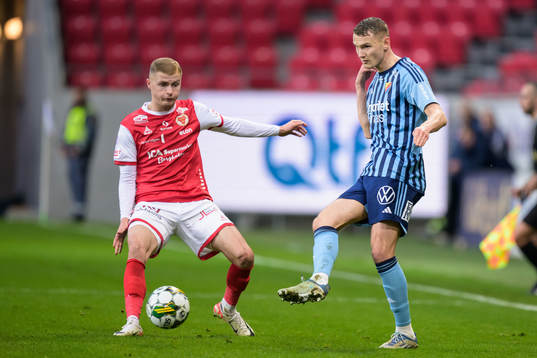Kalmars David Kristjan Olafsson och Djurgårdens Piotr