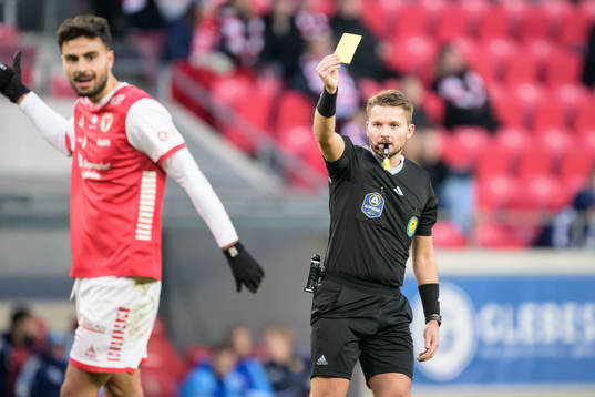 Kalmars Deniz Hummet och Domare Joakim Östling