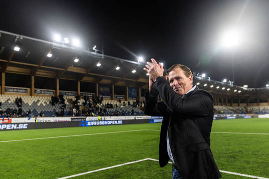Sirius tränare Christer Mattiasson jublar