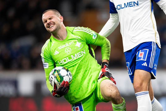 IFK Norrköpings målvakt Oscar Jansson har ont