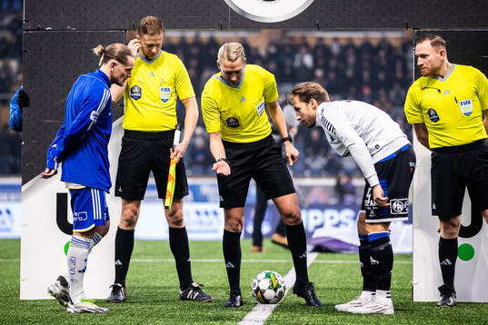IFK Norrköpings Ari Freyr Skulason, Domare Tess Olofsson