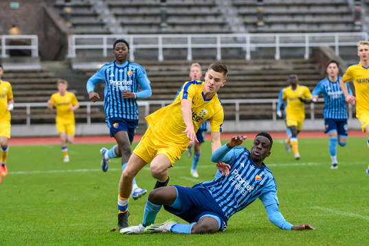 IFK Göteborgs Leo Radakovic och Djurgårdens Alieu Atlee