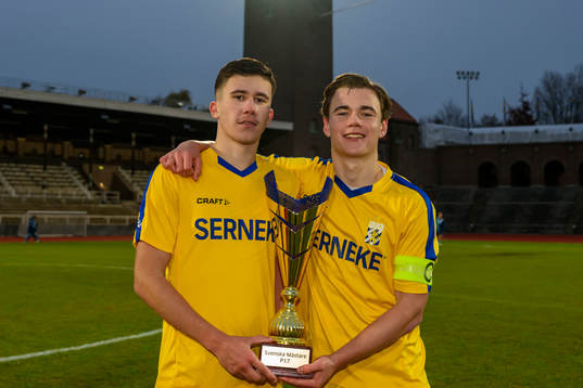 IFK Göteborgs Elis Barling jublar med lagkamrat