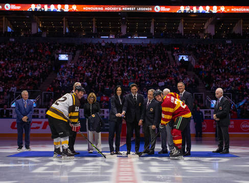 Henrik Lundqvist (centre) and his fellow inductees