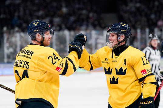 Bläddra bland fler bilder av Ice Hockey, Karjala Tournament, Finland - Sweden