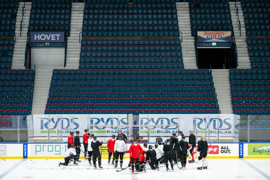 The players gathered