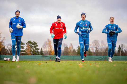 Goalkeepers Viljar Myhra, coach Frode Grodås, Egil Selvik