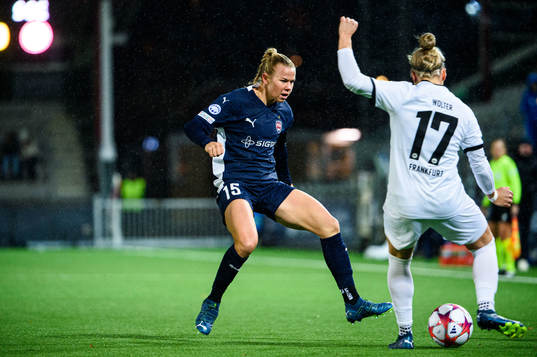 Jessica Wik of FC Rosengård and Pia-Sophie Wolter of