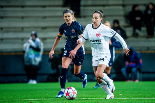 Géraldine Reuteler of Eintracht Frankfurt and Olivia