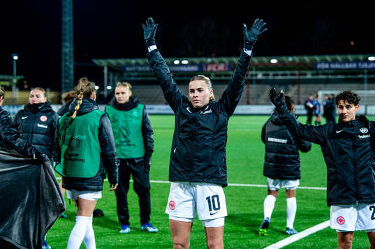 Laura Freigang of Eintracht Frankfurt celebrates