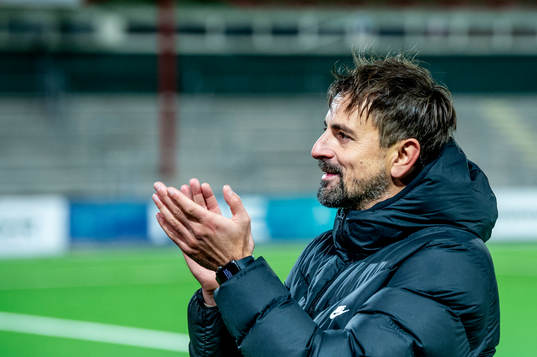 Head coach Nikolaos Arnau of Eintracht Frankfurt