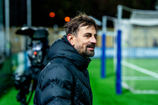 Head coach Nikolaos Arnau of Eintracht Frankfurt