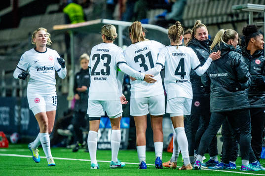 Tanja Pawollek of Eintracht Frankfurt celebrates 1-0