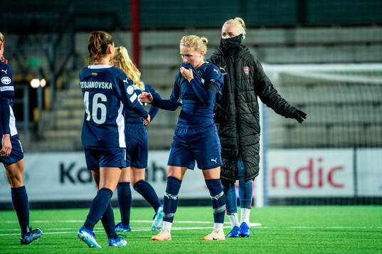 The players of FC Rosengård looks dejected
