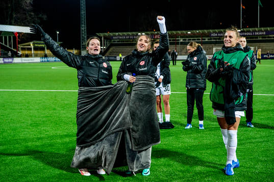 Players of Eintracht Frankfurt celebrates