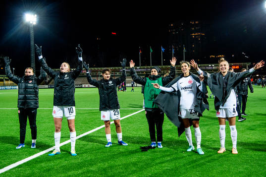 Players of Eintracht Frankfurt celebrates