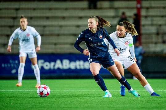 Bea Sprung of FC Rosengård and Tanja Pawollek of Eintracht