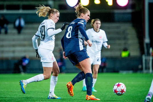 Laura Freigang of Eintracht Frankfurt and Rebecca Knaak of