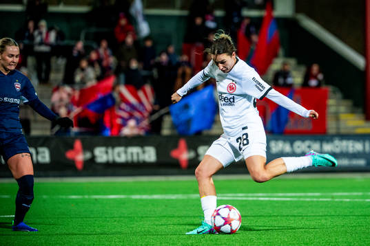 Barbara Dunst of Eintracht Frankfurt scores 2-0