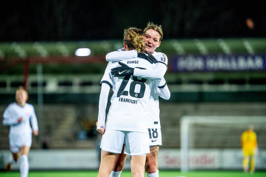 Barbara Dunst and Verena Hanshaw of Eintracht Frankfurt