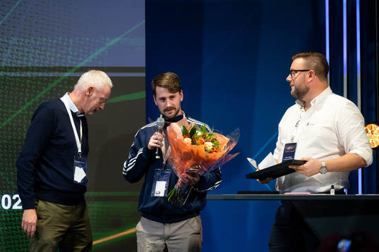 Per Eliasson, Chef Delegater Svensk Elitfotboll, delar ut