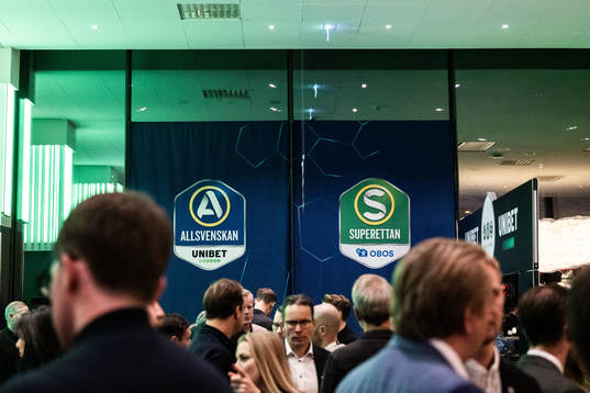 Vepor med Allsvenskans och Superettans logotyper
