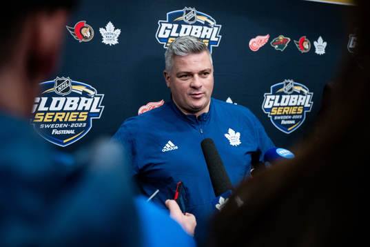 Head coach Sheldon Keefe of Toronto Maple Leafs speaks to