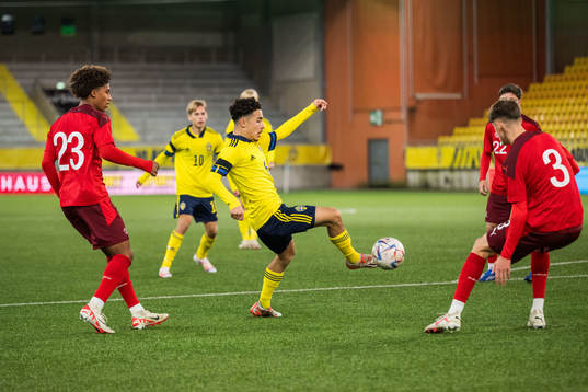 Schweiz Junior Ze och Sveriges Adrian Skogmar