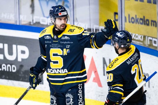 Södertäljes Linus Videll jublar med Marcus Eriksson