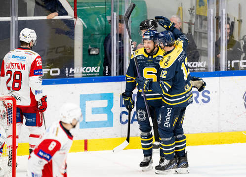 Södertäljes Emil Alba jublar