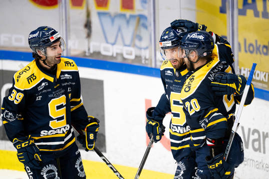Södertäljes Linus Videll jublar
