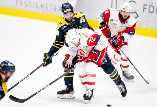 Södertäljes Stelio Mattheos i en kamp mot Västerviks