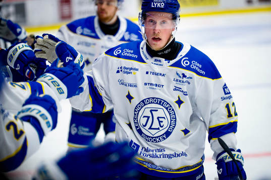 Leksands Kalle Östman jublar vid 1-2