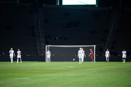 Players of Sweden look dejected