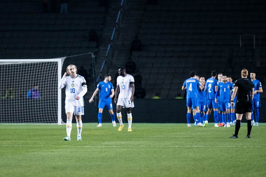Emil Forsberg of Sweden looks dejected