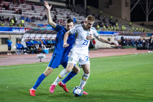 Anton Krivotsyuk of Azerbaijan and Dejan Kulusevski of