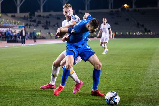 Dejan Kulusevski of Sweden and Anton Krivotsyuk of