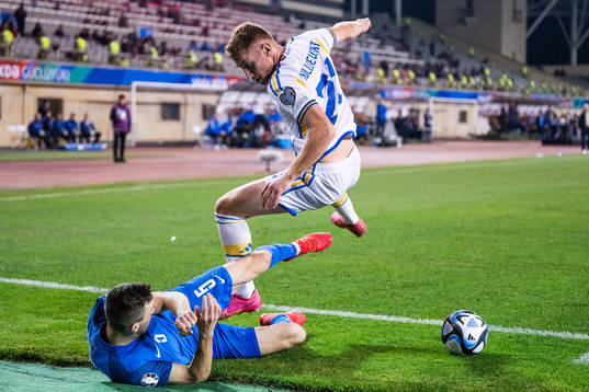 Dejan Kulusevski of Sweden and Anton Krivotsyuk of