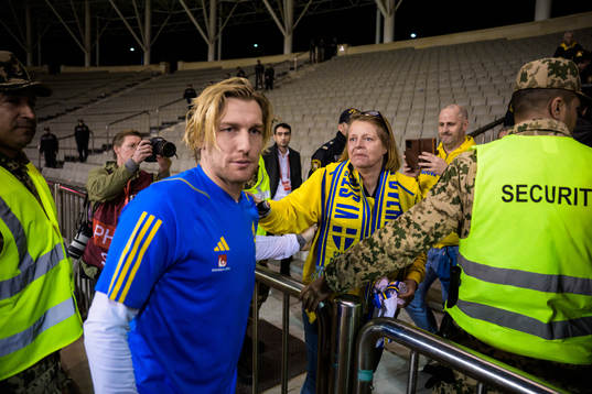 Emil Forsberg of Sweden hugs Swedish supporter Lisen Altis,