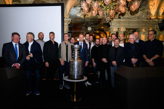 Nicklas Lidström together with several former NHL players