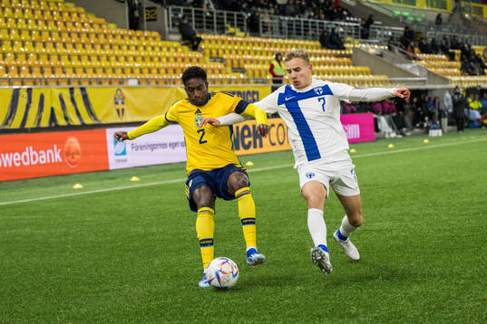 Josafat Mendes of Sweden and Topi Keskinen of Finland