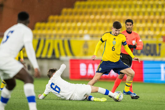 Santeri Väänänen of Finland and Armin Gigovic of Sweden
