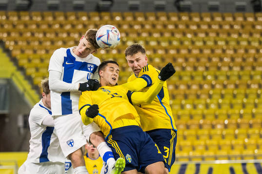 Oliver Pettersson of Finland and Zinedin Smajlovic and