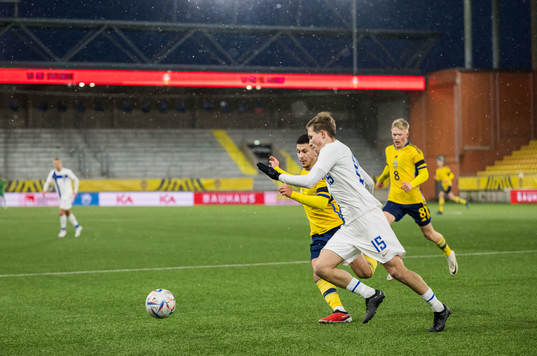 Jussi Niska of Finland and Roony Bardghji of Sweden