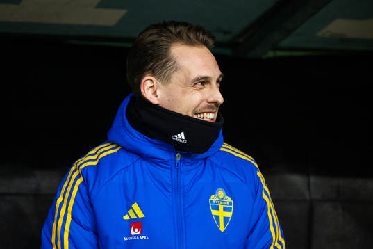 Head coach Daniel Bäckström of Sweden
