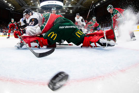 Malmö Redhawks Fredrik Händemark gör 0-2 på Frölundas