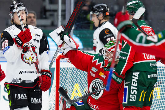 Frölundas målvakt Lars Johansson jublar