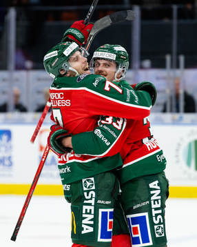 Frölundas Linus Högberg jublar ihop med Henrik Tömmernes