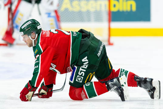 Frölundas Christian Folin kryper av isen